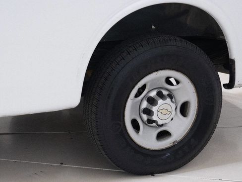 Used 2014 Chevrolet Express 3500 3500 3dr Extended Cargo Van image 35