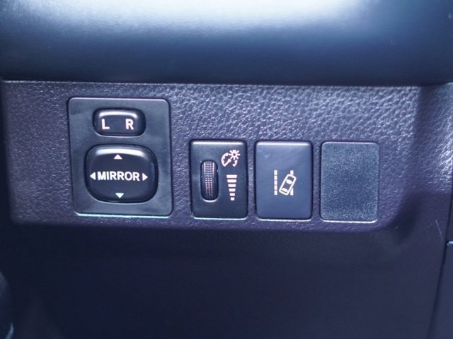 Used 2018 Toyota RAV4 Limited w/ Advanced Technology Package FWD image 17