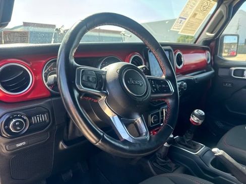 Used 2021 Jeep Gladiator Rubicon AWD/4WD image 10