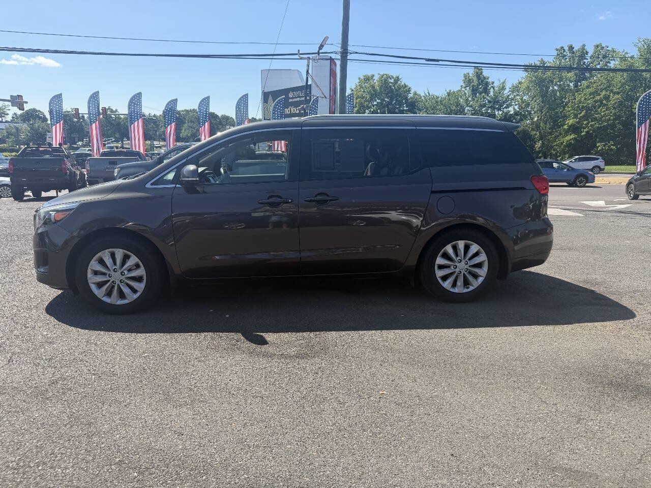 Used 2017 Kia Sedona EX FWD image 1