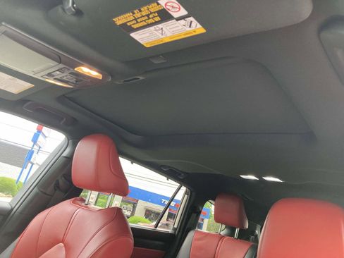 Used 2021 Toyota Highlander XSE AWD/4WD image 23