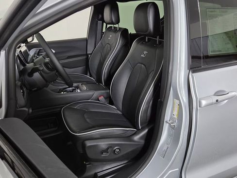 New 2026 Chrysler Pacifica Limited image 15