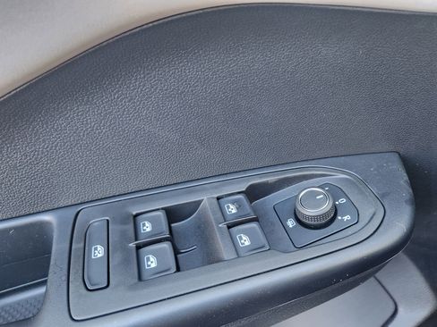 New 2025 Volkswagen Taos SE AWD/4WD image 16