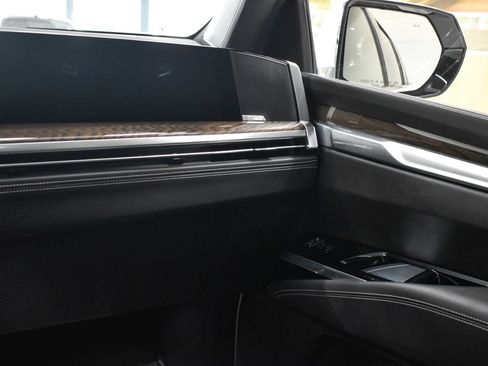 Used 2025 Cadillac Escalade ESV Sport Platinum w/ LPO, Floor Liner Package AWD/4WD image 25