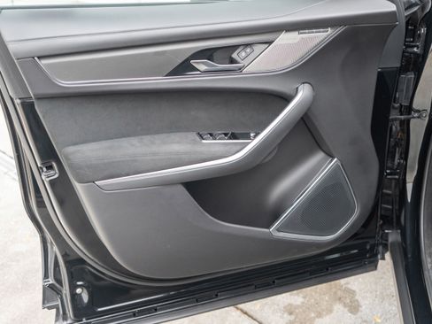 Used 2022 Jaguar F-PACE SVR image 10