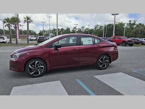 New 2025 Nissan Versa SR FWD image 24