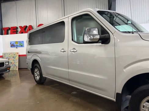 Used 2017 Nissan NV 3500 SV RWD image 92