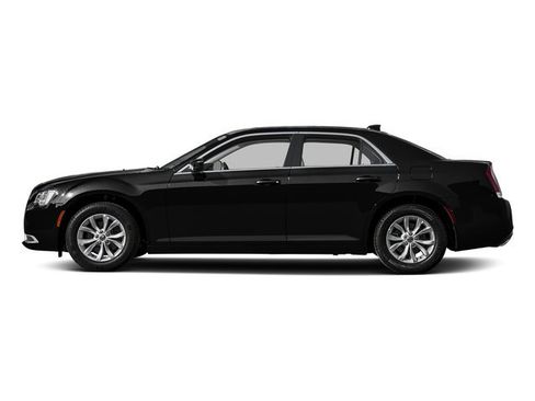 Used 2016 Chrysler 300 Limited image 3