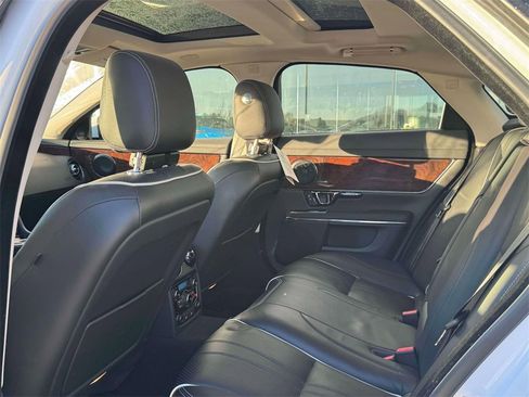 Used 2019 Jaguar XJ R-Sport image 18
