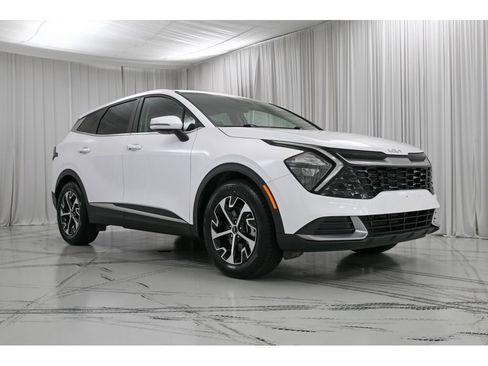 Used 2023 Kia Sportage EX FWD image 2