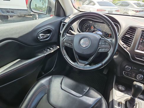 Used 2019 Jeep Cherokee Trailhawk w/ Cold Weather Group image 8