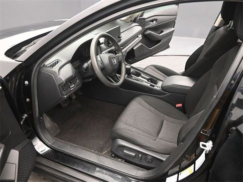 Used 2024 Honda Accord EX image 9