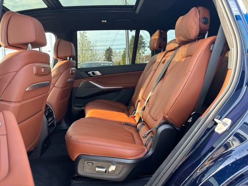 Used 2025 BMW X7 M60i AWD/4WD image 21