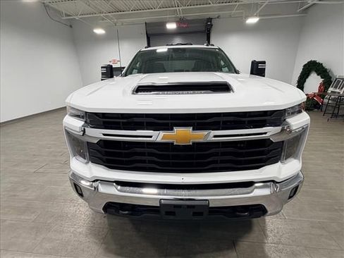 Used 2024 Chevrolet Silverado 3500 LT w/ Safety Package image 9