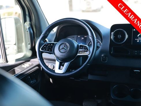 Used 2022 Mercedes-Benz Sprinter 2500 image 28