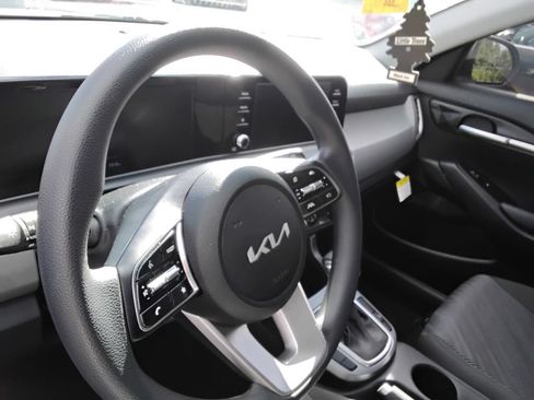 Used 2026 Kia Seltos LX FWD image 8