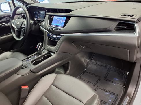 Certified 2025 Cadillac XT5 Premium Luxury AWD/4WD image 9