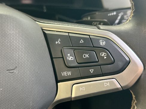 Used 2024 Volkswagen Atlas Cross Sport SE FWD image 30