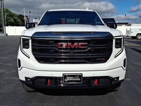 Used 2024 GMC Sierra 1500 AT4 w/ Technology Package AWD/4WD image 2