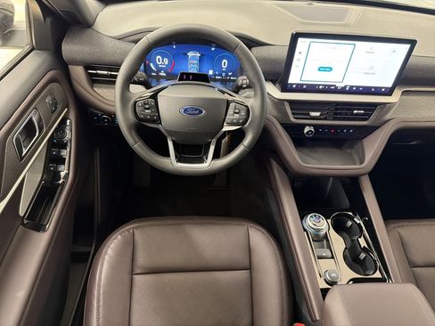 New 2026 Ford Explorer Platinum RWD image 4