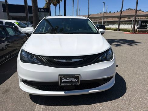Used 2023 Chrysler Voyager LX FWD image 11