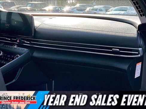 Used 2025 Hyundai Elantra Limited image 14