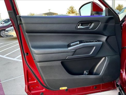 Used 2022 Nissan Pathfinder SL image 21