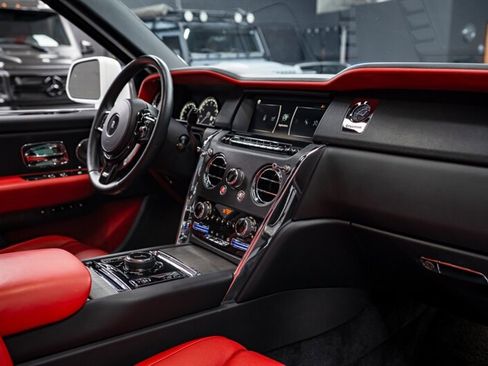 Used 2020 Rolls-Royce Cullinan image 18