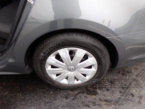 Used 2016 Volkswagen Jetta S image 12