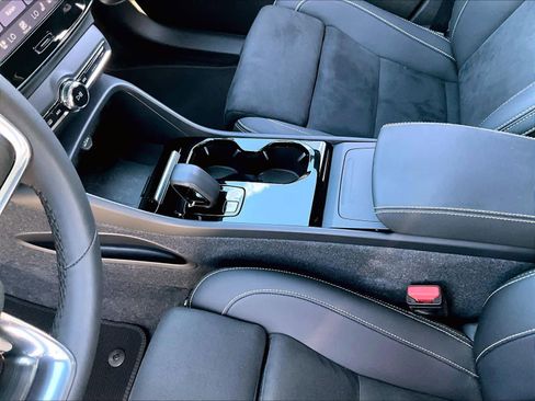 Used 2024 Volvo XC40 Recharge Plus w/ Protection Package Premier image 20