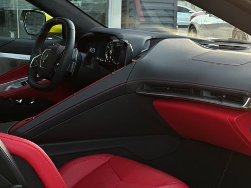 Used 2023 Chevrolet Corvette Stingray Premium Conv w/ Z51 Performance Package image 9