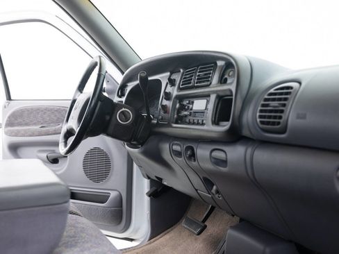 Used 2000 Dodge Ram 1500 Truck 2WD Quad Cab image 31