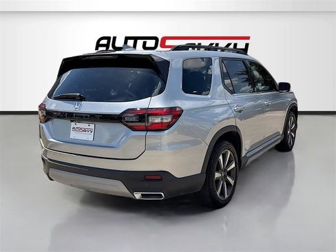 Used 2023 Honda Pilot Touring image 7