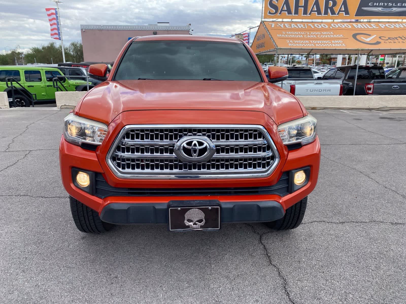 Used 2017 Toyota Tacoma TRD Off-Road w/ Tow Package (A/T) AWD/4WD image 2