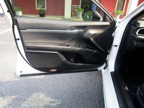 Used 2018 Toyota Camry XSE image 20