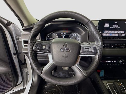 Used 2022 Mitsubishi Outlander ES AWD/4WD image 13