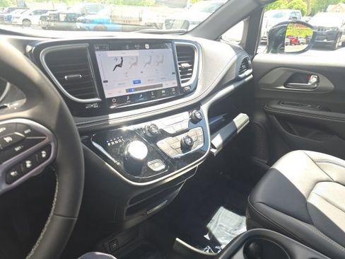 New 2027 Chrysler Pacifica Select AWD/4WD image 23