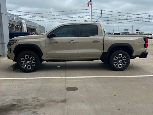 Used 2024 Chevrolet Colorado Z71 w/ Z71 Convenience Package 2 AWD/4WD image 7
