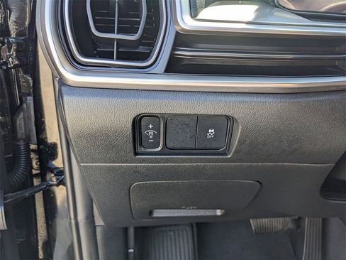 Certified 2025 Kia Sorento LX image 29