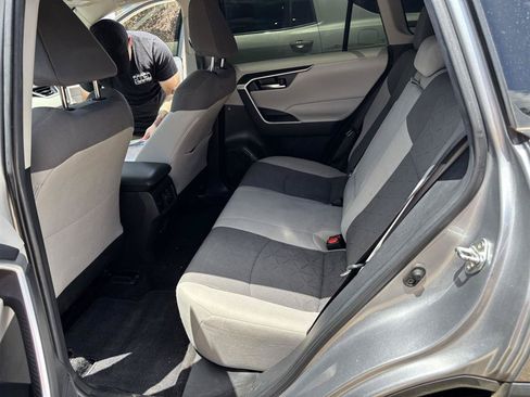 Used 2022 Toyota RAV4 XLE FWD image 13