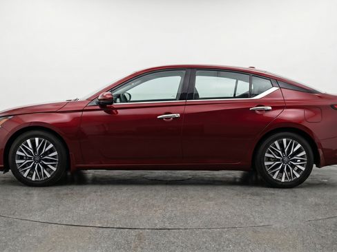 Used 2025 Nissan Altima 2.5 SV FWD image 5