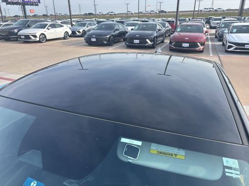 Used 2023 Hyundai Elantra SEL w/ Preferred Accessory Package image 11