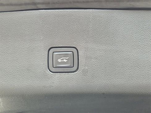 Used 2020 Chevrolet Traverse Premier image 28