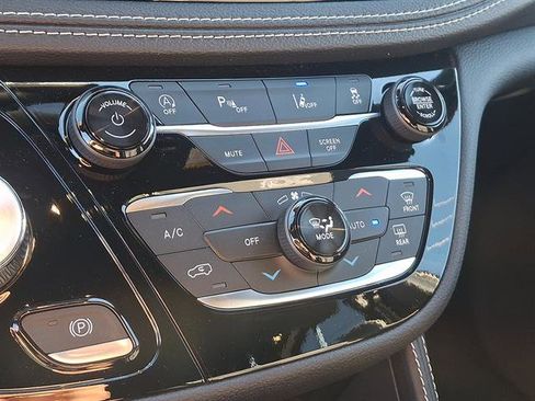 New 2026 Chrysler Pacifica Limited w/ S Appearance Package image 13