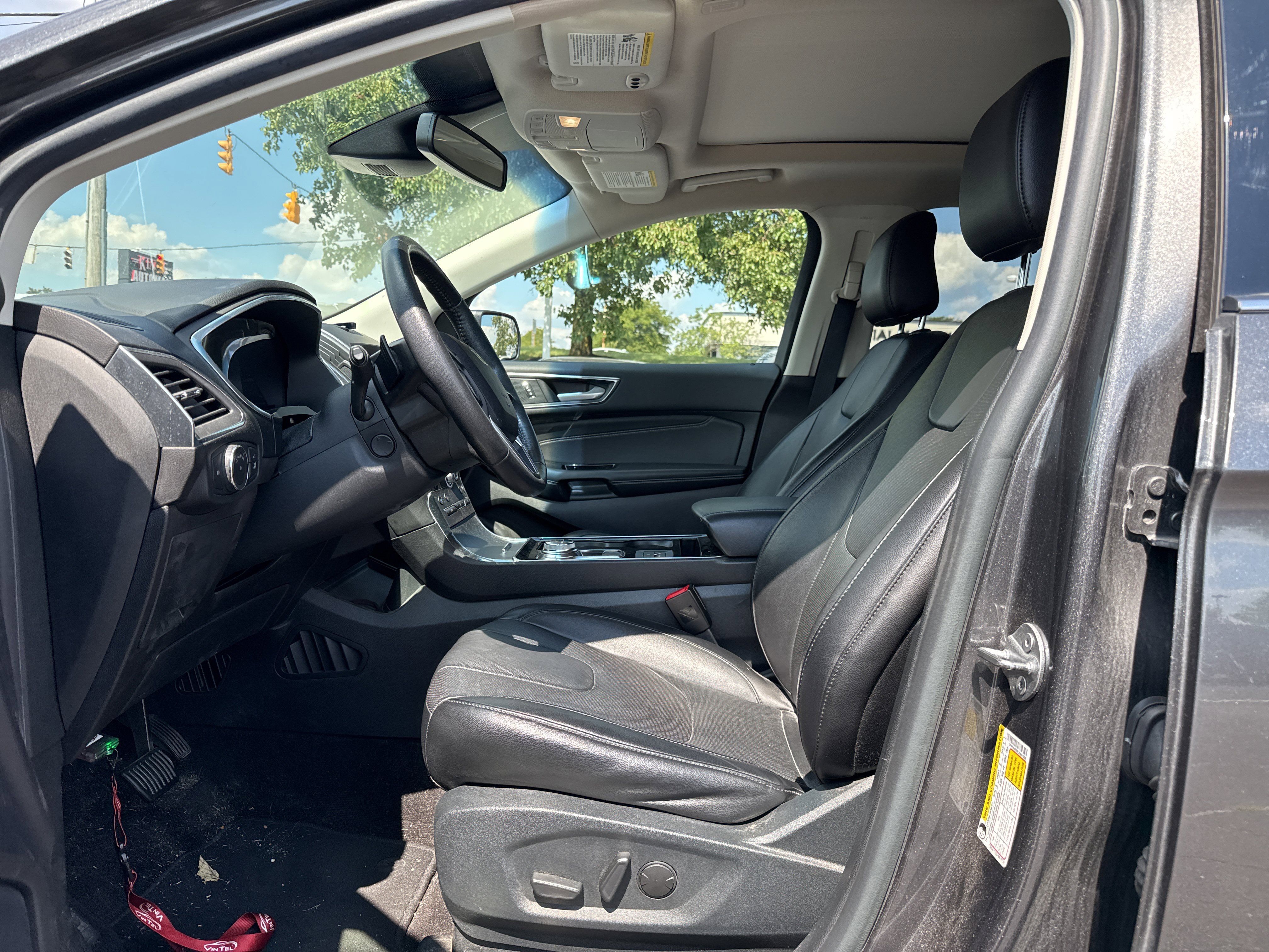Used 2020 Ford Edge Titanium w/ Equipment Group 301A AWD/4WD image 8