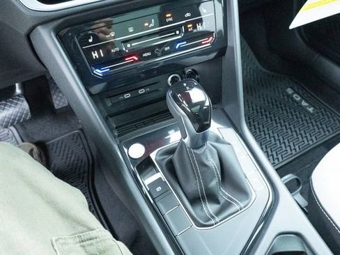 New 2026 Volkswagen Taos SE FWD image 22
