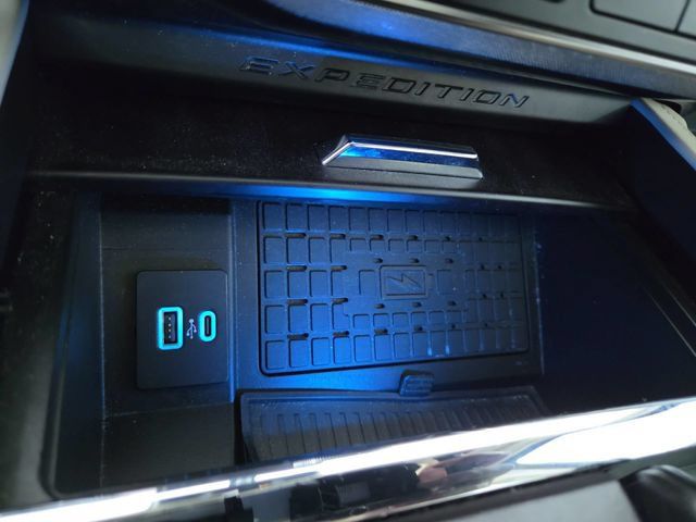 Used 2024 Ford Expedition Platinum AWD/4WD image 28