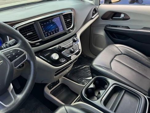Used 2020 Chrysler Voyager Lxi FWD image 14