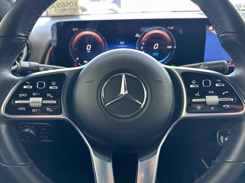 Used 2023 Mercedes-Benz EQB 300 4MATIC image 24