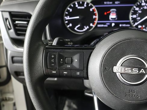 Used 2023 Nissan Rogue SV image 36